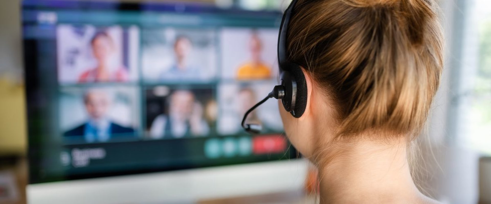 Microphones and Speakers: How to Choose the Right Option for Video Conferencing